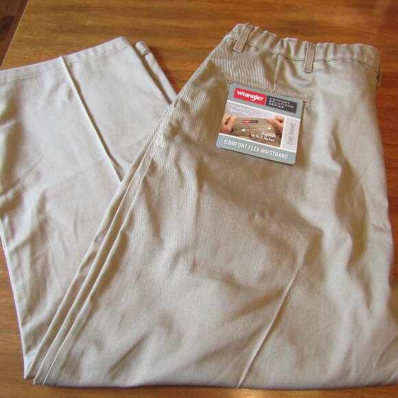Wrangler Comfort Solutions Series Men's Khaki Pants Size 42 X 30 Flex Waist NWT - Picture 1 of 6